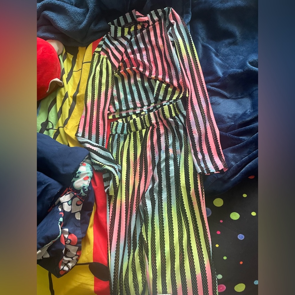 Sexy neon rainbow vibe outfit